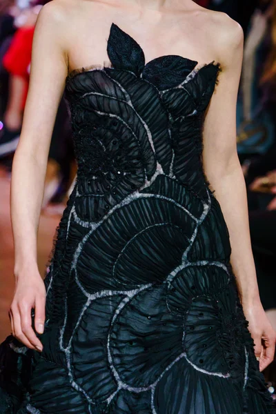 Look 100